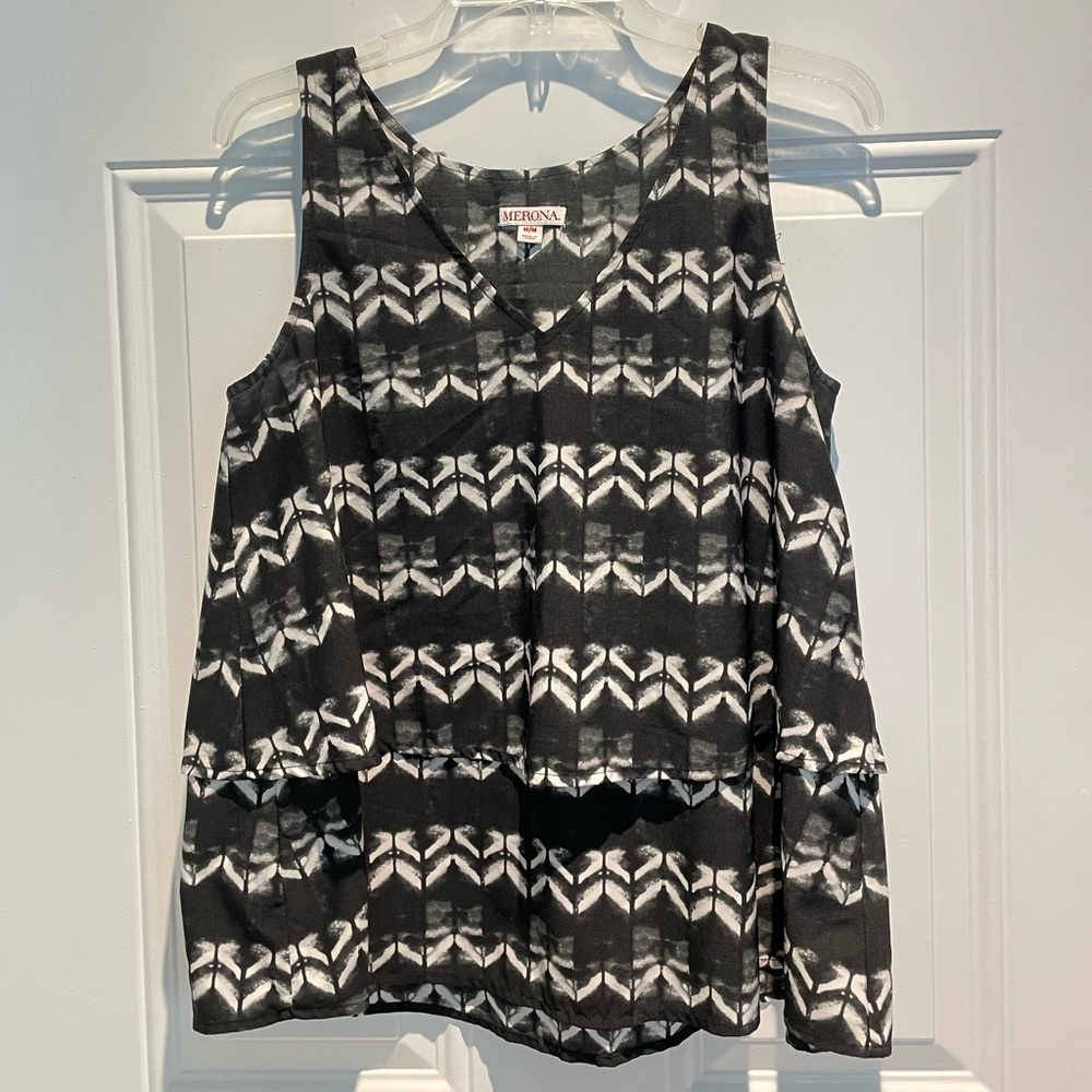 Merona Black & White Chevron Tie Dye Flowy Tiered Sleeveless Top Size Medium
